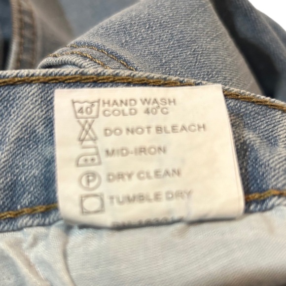 PRINCESS POLLY LIGHT WASH ASYMMETRIC STRAIGHT LEG HOLLY JEANS NWT- SIZE 12 - Picture 3 of 16